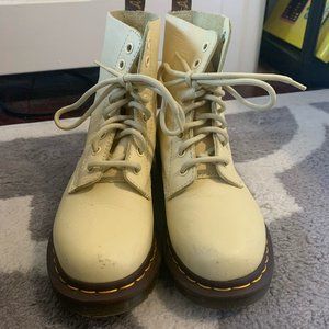 Dr. Martens Pascal Pastel Yellow Virginia